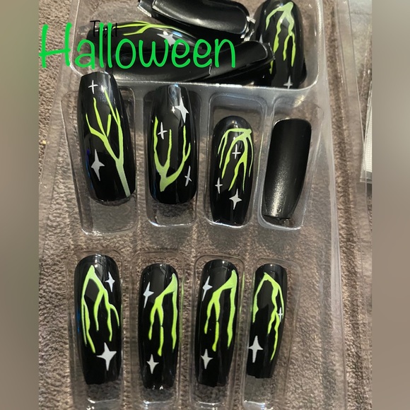 NIB PRESS ON NAILS - Halloween - Novo Ovo Bndl:3 boxes:$8. 1-Blk&Grn/2 bxs Same - Picture 2 of 13
